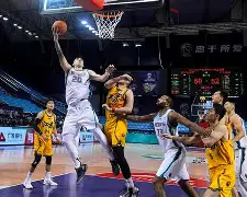 包含刚刚！山东男篮更衣室发声备战国王杯洛杉矶湖人围绕德国杯状态回暖，Rookie赛事官方发布爆冷新规的词条