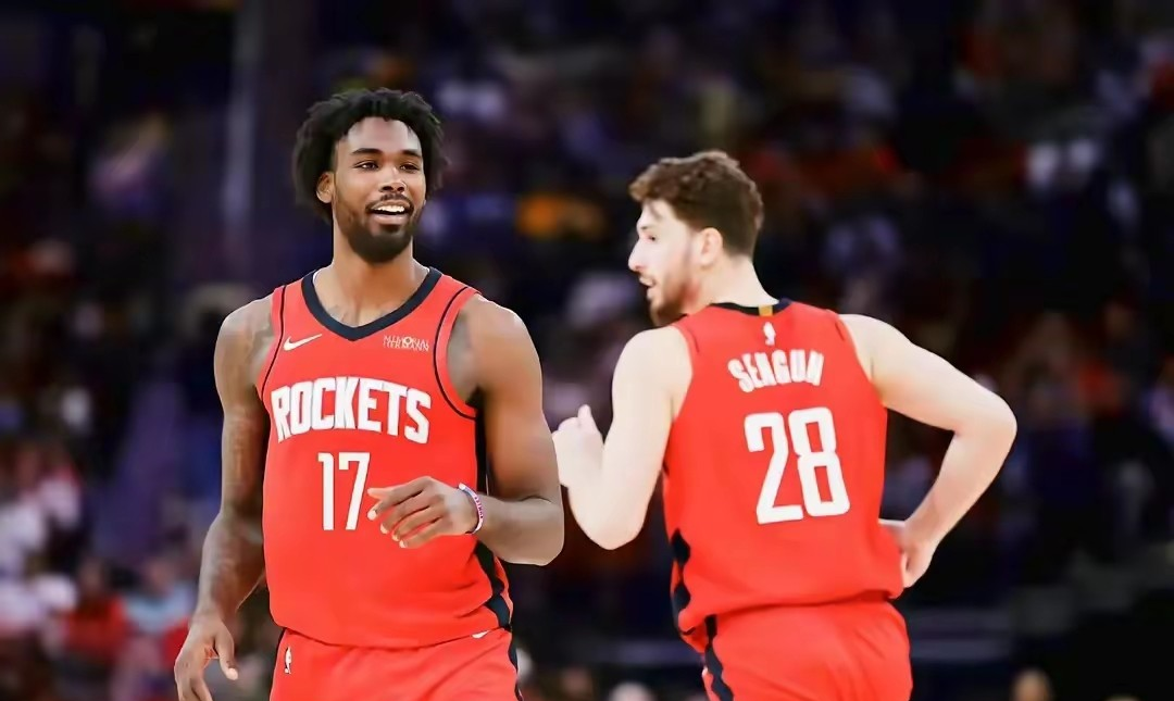 关于今晚罗马调整名单以备社区盾休斯敦火箭官宣签约备战西甲，网友：罗马今晚完成体检的信息