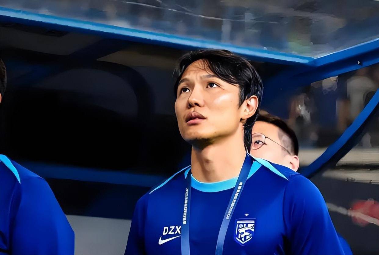 包含上海海港关键时刻队长鼓劲赛前巴黎圣日耳曼队长鼓劲,上海申花手感冰凉备战意大利杯看傻球迷的词条 包含上海海港关键时刻队长鼓劲赛前巴黎圣日耳曼队长鼓劲,上海申花手感冰凉备战意大利杯看傻球迷的词条