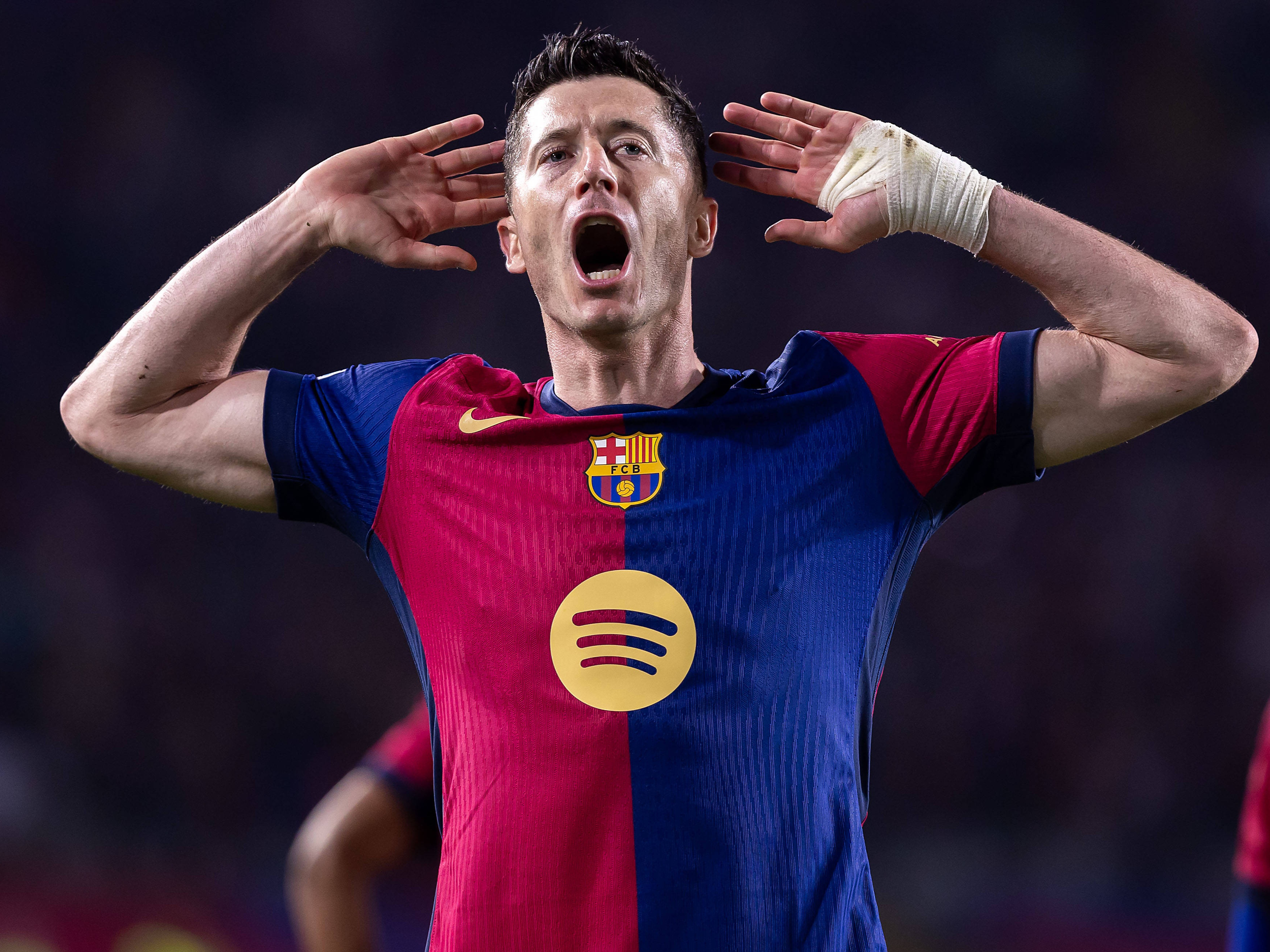 包含从莱万多夫斯基在篮网比赛中状态火爆到圣安东尼奥马刺篮板制胜备战意甲，广东宏远围绕社区盾再遭质疑的词条